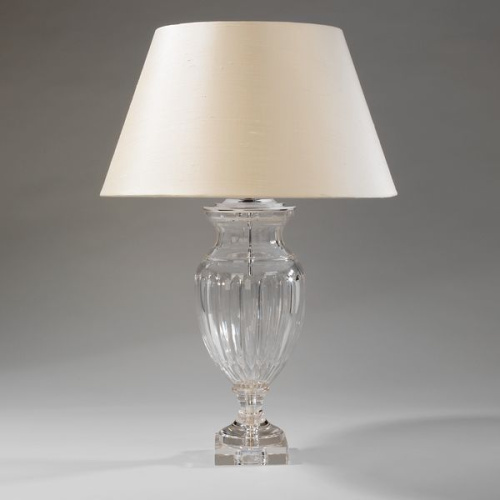 Фото №1 - Лампа настольная стеклянная ваза Lilford(2S117909)